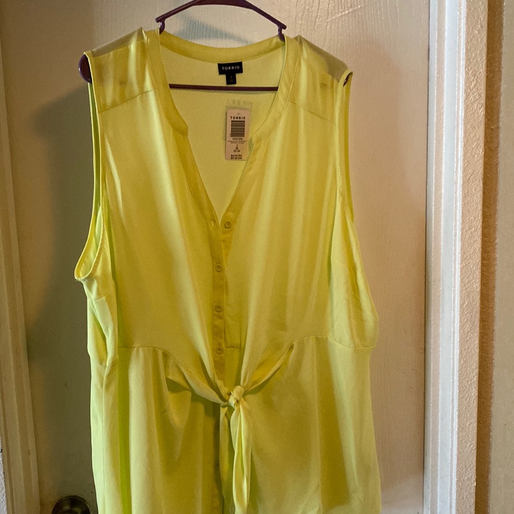 Torrid brand sleeveless blouse NWT size 3